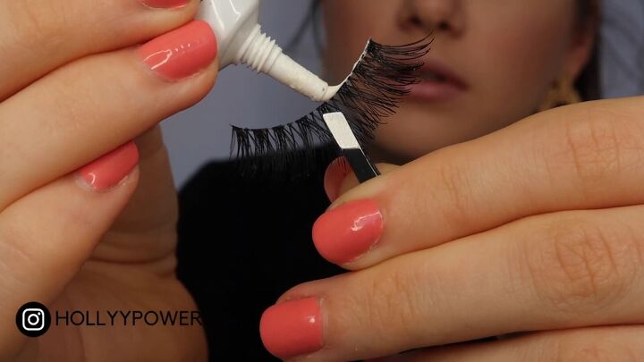 how to do perfect winged eyeliner apply false lashes, Applying glue to false lashes