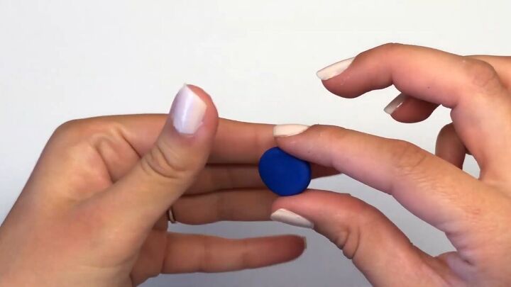 how to make cute modern polymer clay earrings, Flatting dark blue clay intoa circle