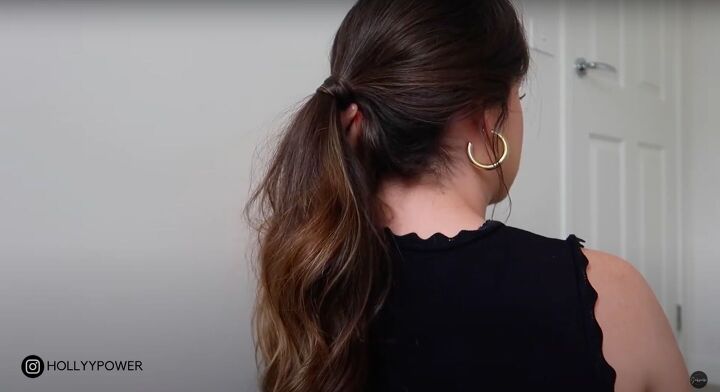 7 basic hairstyles for medium to long hair that always look cute, Wrapping a strand of hair around the hair tie