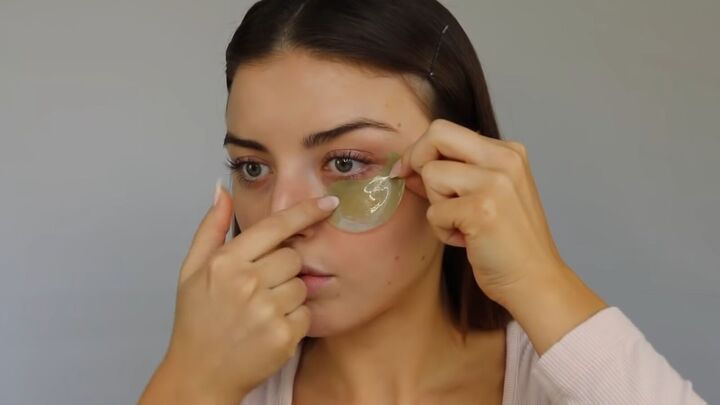 how to create a sweet soft glowy spring makeup look, Applying hydrating undereye patches
