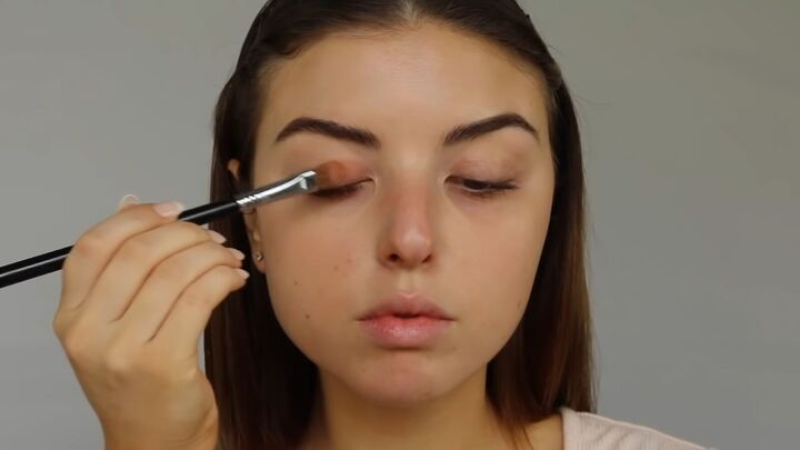 how to create a sweet soft glowy spring makeup look, Applying a matte pink eyeshadow to the eyelids