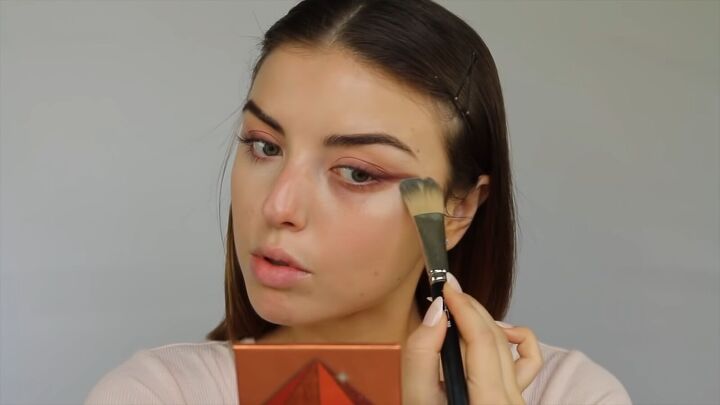 how to create a sweet soft glowy spring makeup look, Applying concealer to the eye area to create a wing