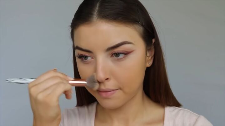 how to create a sweet soft glowy spring makeup look, Baking the undereye area with powder