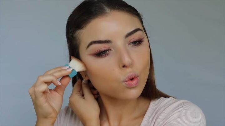 how to create a sweet soft glowy spring makeup look, Applying bronzer to the sides of the face