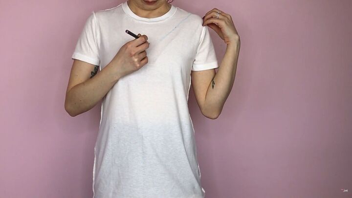 3 cool t shirt cutting ideas that are completely no sew, Marking where the slash will go