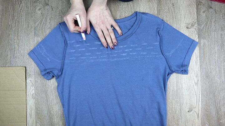3 cool t shirt cutting ideas that are completely no sew, Drawing dashes on the t shirt