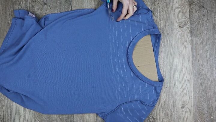 3 cool t shirt cutting ideas that are completely no sew, Cutting the dash marks