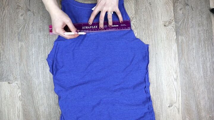 3 cool t shirt cutting ideas that are completely no sew, Drawing a straight line across the t shirt
