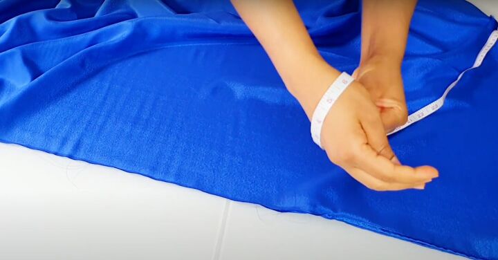 how to sew a kaftan dress with a boat neck without using a pattern, Measuring the hand for the sleeve opening