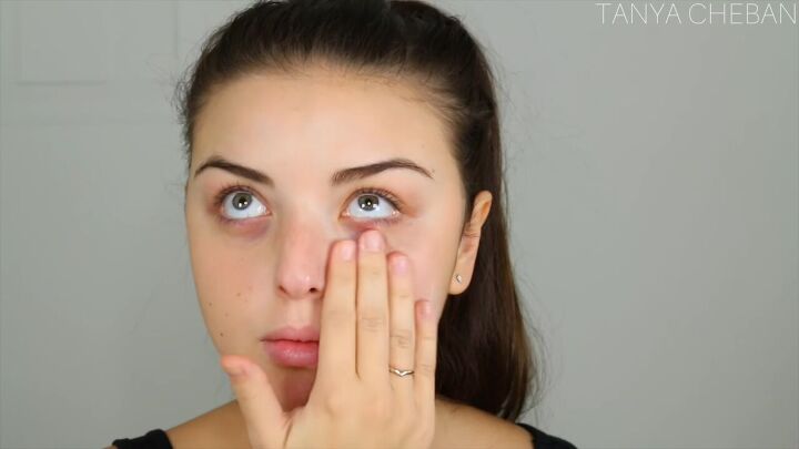 12 common dramatic makeup mistakes how you can fix them, Applying primer before dramatic makeup