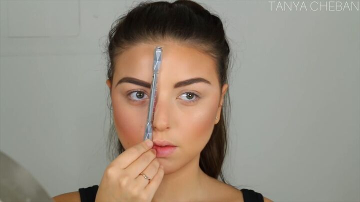 12 common dramatic makeup mistakes how you can fix them, How to draw brows correctly