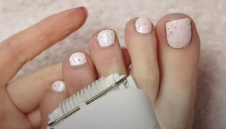 how to give yourself an amazing toenail makeover at home, Removing hair on toes