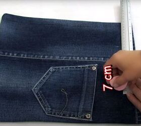 how to make a diy denim tote bag in 3 simple steps, Marking the middle of the bag