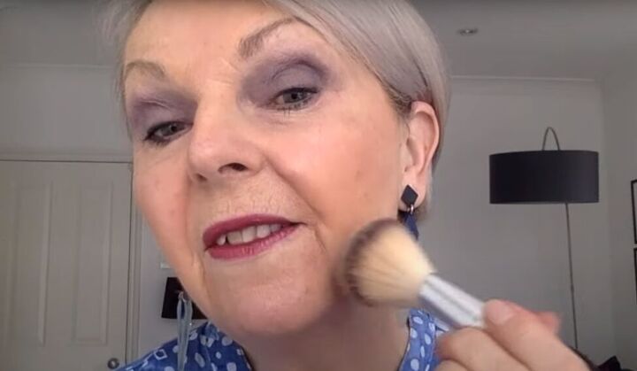 how to fix messy makeup 6 essential makeup tips for older women, Blending foundation around the jawline area