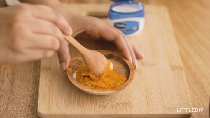 5 smart simple beauty hacks using vaseline you need to know about, Mixing turmeric and Vaseline