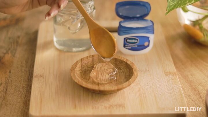 5 smart simple beauty hacks using vaseline you need to know about, Two tablespoons of aloe vera