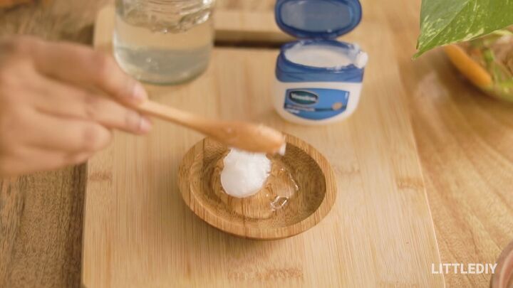 5 smart simple beauty hacks using vaseline you need to know about, Adding Vaseline to aloe vera