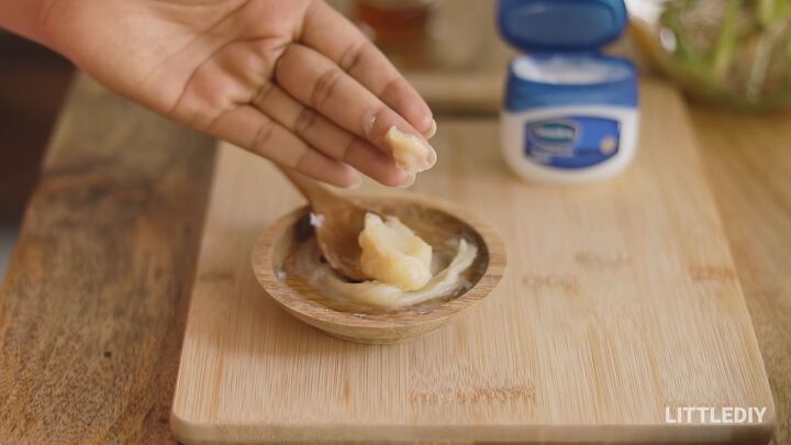 5 smart simple beauty hacks using vaseline you need to know about, Vaseline and honey mixture for dry chapped lips