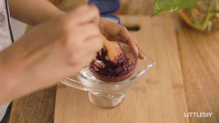 5 smart simple beauty hacks using vaseline you need to know about, Mixing beetroot powder and Vaseline together