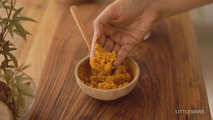 6 amazing beauty hacks with turmeric you can try out at home, DIY turmeric body scrub