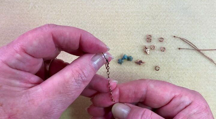 how to make dangle earrings with adorable bellflower oak leaf beads, Noting the direction of the chain links