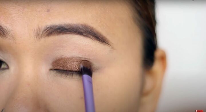 how to do easy beginner eyeshadow step by step 2 simple looks, Applying brown eyeshadow to the lid