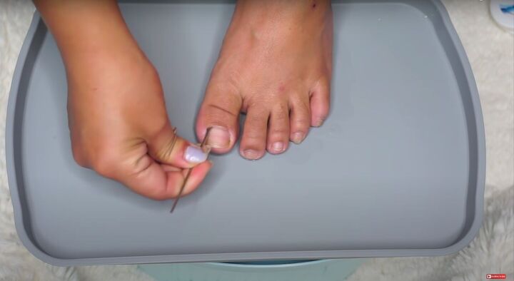 how to do an at home pedicure to get your feet ready for summer, Pushing back cuticles