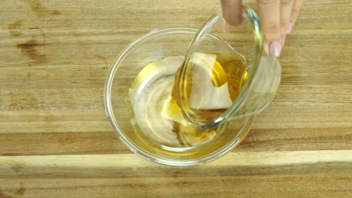 how to make an effective diy scalp treatment detox your hair at home, Adding apple cider vinegar to water