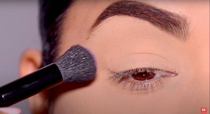 how to do seamless disappearing eyeliner for hooded eyes, Applying concealer to the eyelid