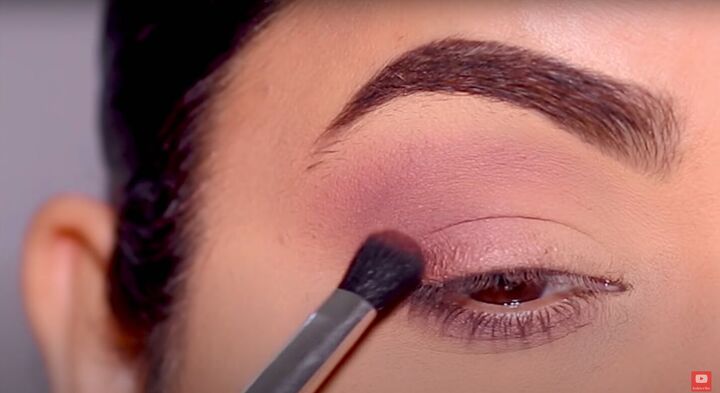 how to do seamless disappearing eyeliner for hooded eyes, Intensifying the color by packing onto the outer corner