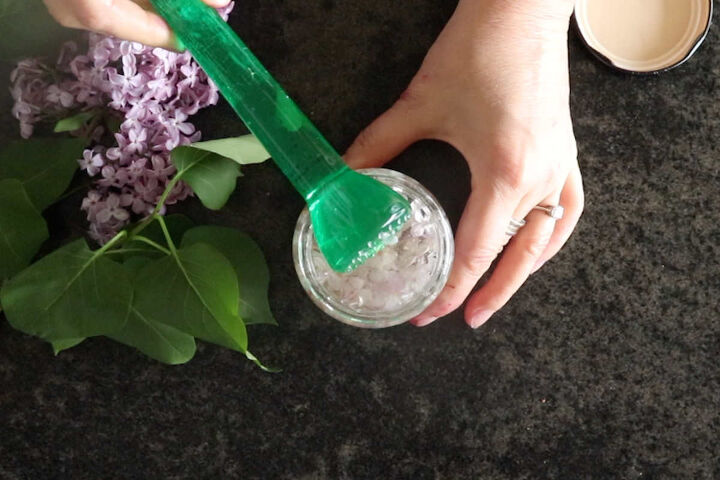how to make lilac oil and its uses, using pestle