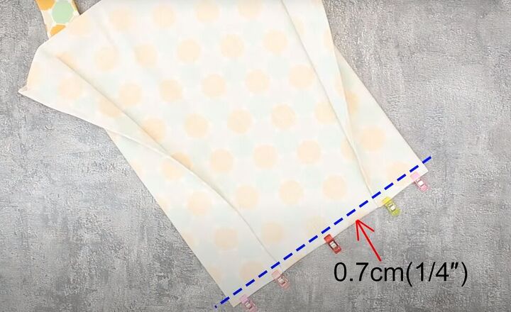 how to sew super easy diy reusable grocery bags, Making pleats in the bag