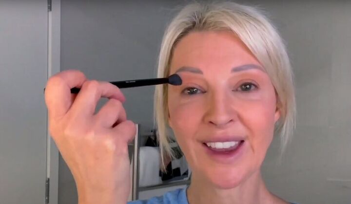 want an everyday glow try this natural makeup tutorial for over 50s, Applying bronzer as eyeshadow