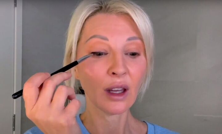 want an everyday glow try this natural makeup tutorial for over 50s, Applying powder eyeliner with a brush
