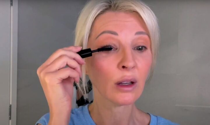 want an everyday glow try this natural makeup tutorial for over 50s, Applying mascara to the upper lashes