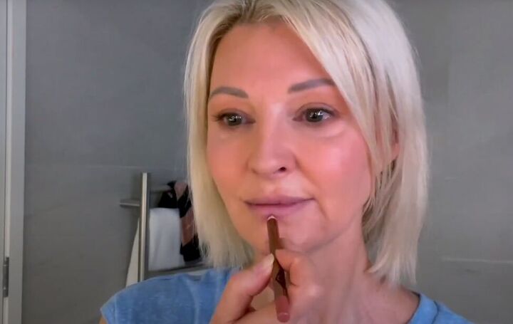 want an everyday glow try this natural makeup tutorial for over 50s, Natural makeup for older women