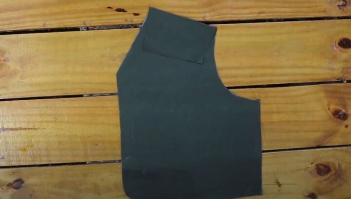 how to make a utility vest with multiple pockets, Sewing the front bodice pieces
