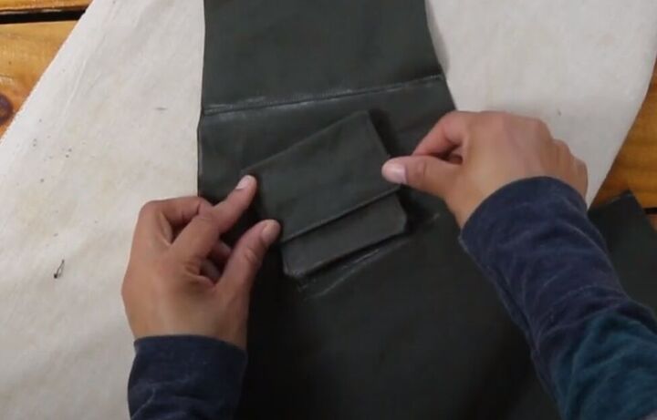 how to make a utility vest with multiple pockets, Positioning the pocket flap on the pocket