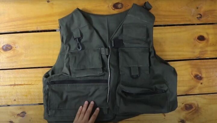 how to make a utility vest with multiple pockets, Lining the vest