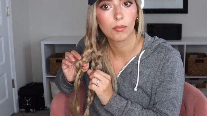 4 easy unique ways to wear a baseball cap with braids, Pulling the middle strand through the braid sections