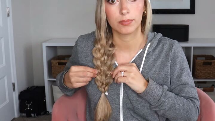 4 easy unique ways to wear a baseball cap with braids, Pancaking the edges to add volume