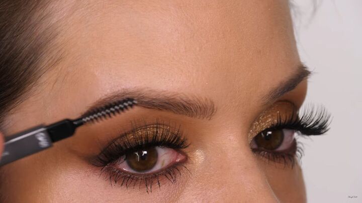 how to draw individual hair strokes using a brow pencil, Using a spoolie brush on the eyebrows