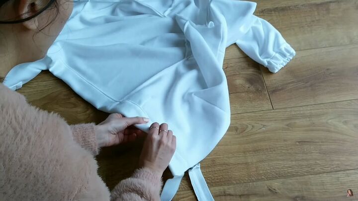 how to make your own zip up hoodie from scratch, Feeding elastic through the bottom casing