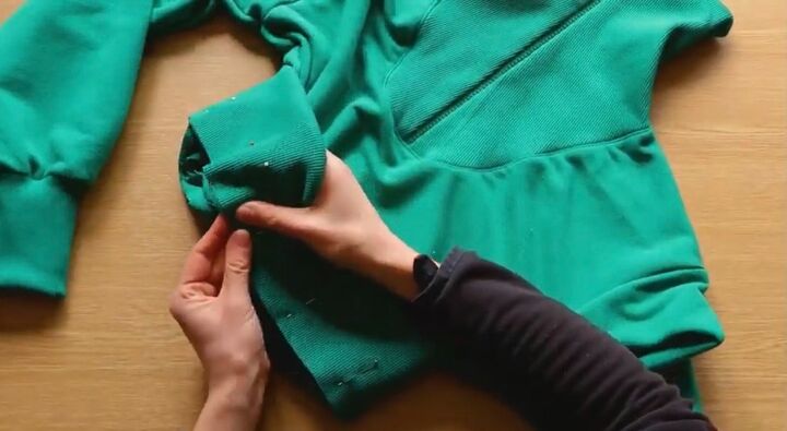 diy how to make a cozy zip sweatshirt, finishing the hems with ribbing