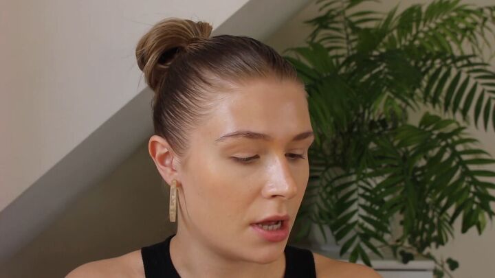 how to create a glowy bronze makeup look for spring summer, Applying bronzer to the cheekbones