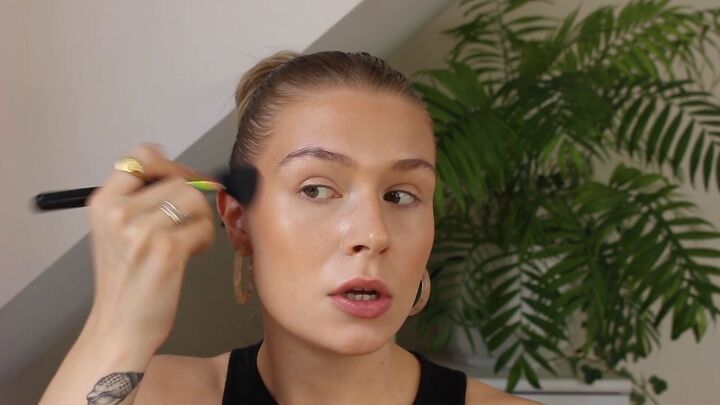 how to create a glowy bronze makeup look for spring summer, Deepening the contour around the cheekbones