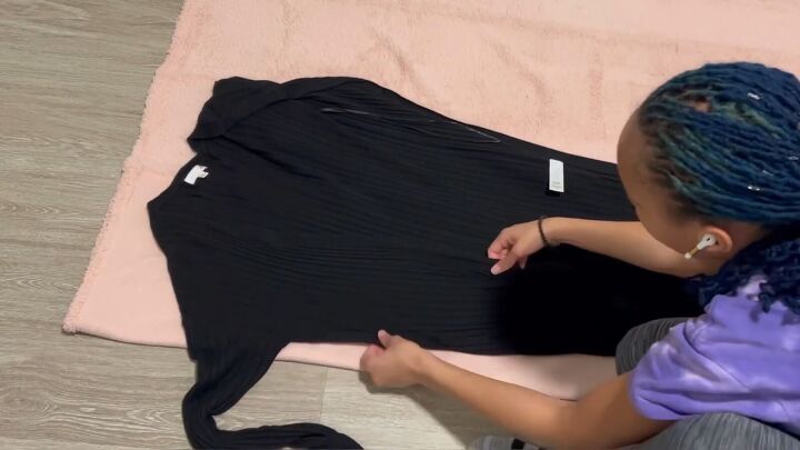 How to Make a Cozy Sherpa Robe Out of a $5 Walmart Blanket | Upstyle