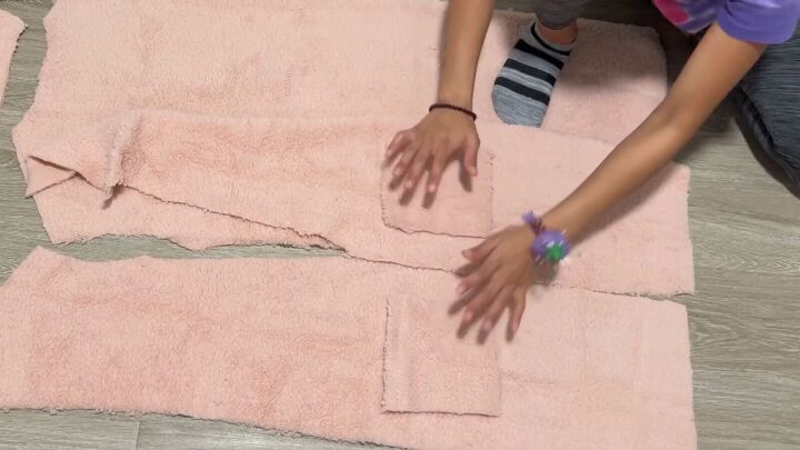 How to Make a Cozy Sherpa Robe Out of a $5 Walmart Blanket | Upstyle