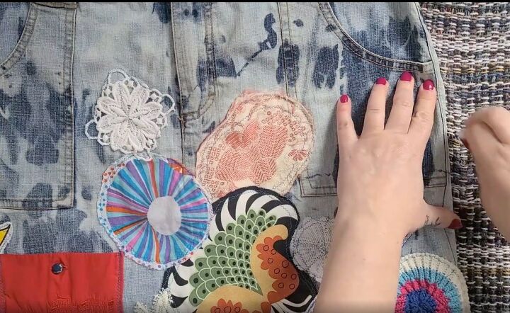 how to make a cute diy tassel skirt out of 2 dollar store rag rugs, Drawing the pattern with chalk