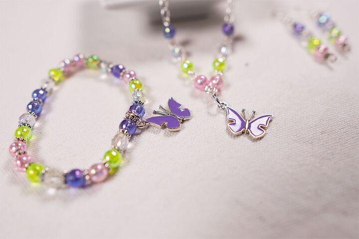 how to make a sliding knot summer fun necklace, Butterfly Charm Jewellery Set